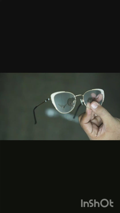 Cat Eye Wight Black Gold